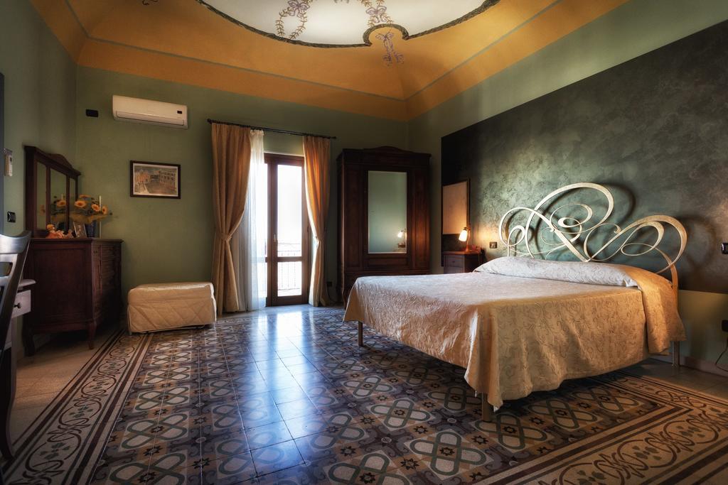 Bed And Breakfast Sotto Le Stelle 칼타벨로타 객실 사진